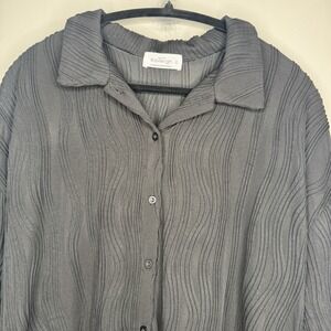 Kaileigh Size‎ Large Black Long sleeve Button Up Shirt Texture Semi Sheer Collar